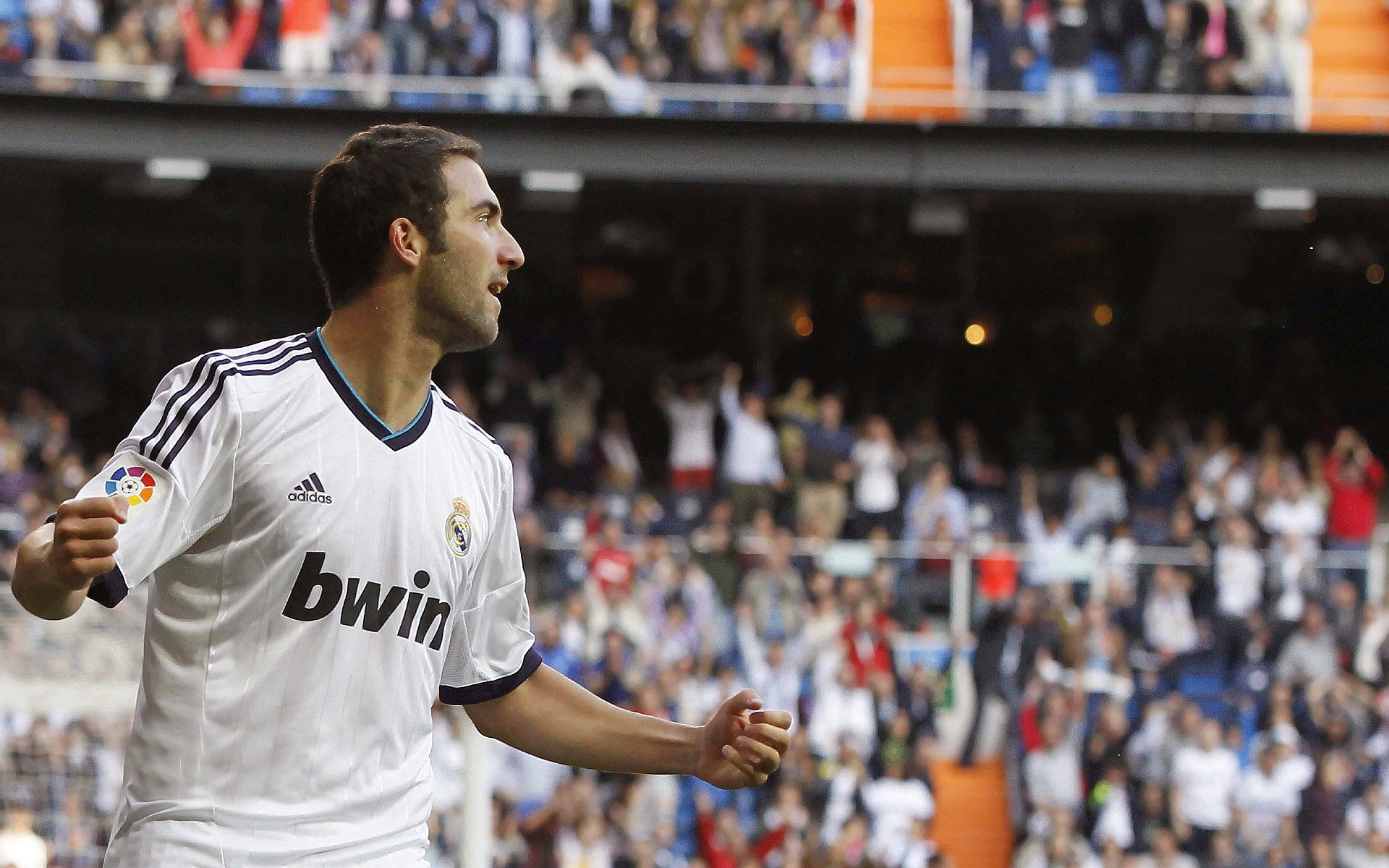 米兰体育官网平台-西甲球队体能监测辅助下的个性化训练调整实践,职业球员西甲球队